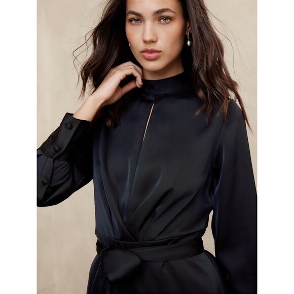 Banana Republic Satin Mini Dress in “Preppy Navy”, size 12 Dark feminine - Picture 4 of 14